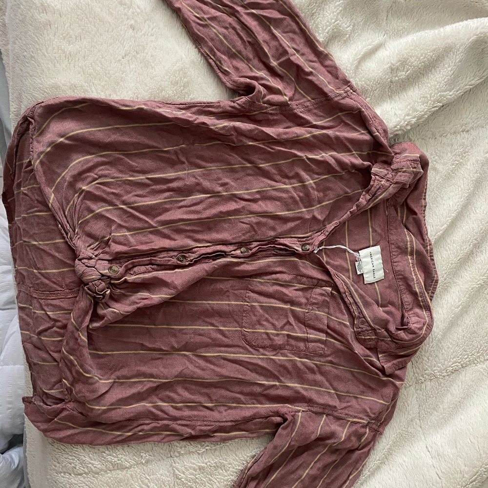 AE top (SORRY FOR WRINKLES) never been worn